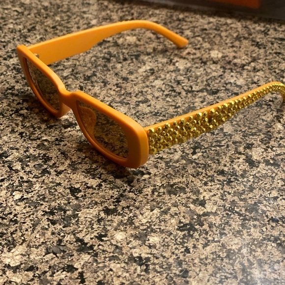 🚨🍊Orange Shades🍊🚨 - Picture 1 of 6